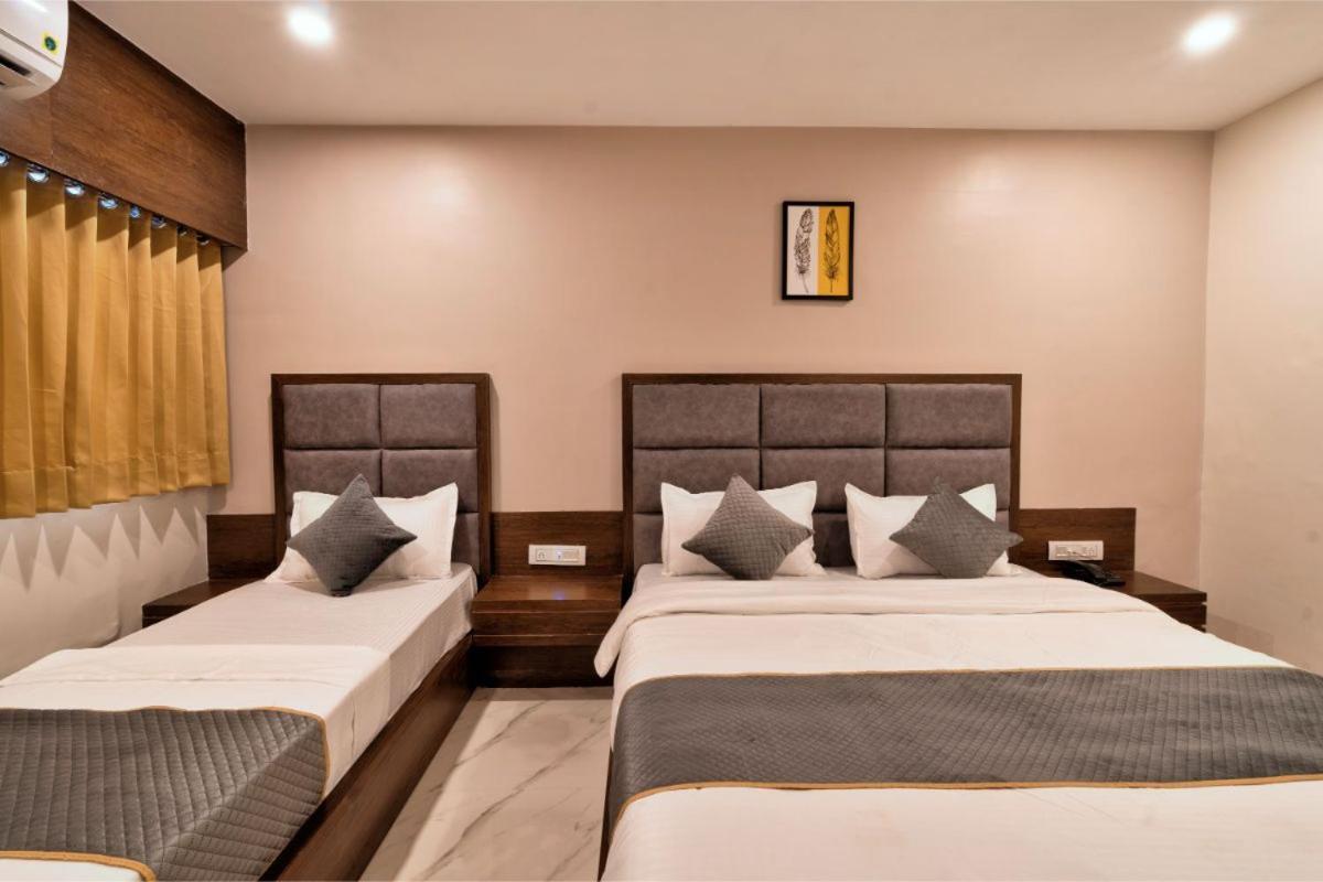 Hotel Royal 24 Ahmedabad Luaran gambar