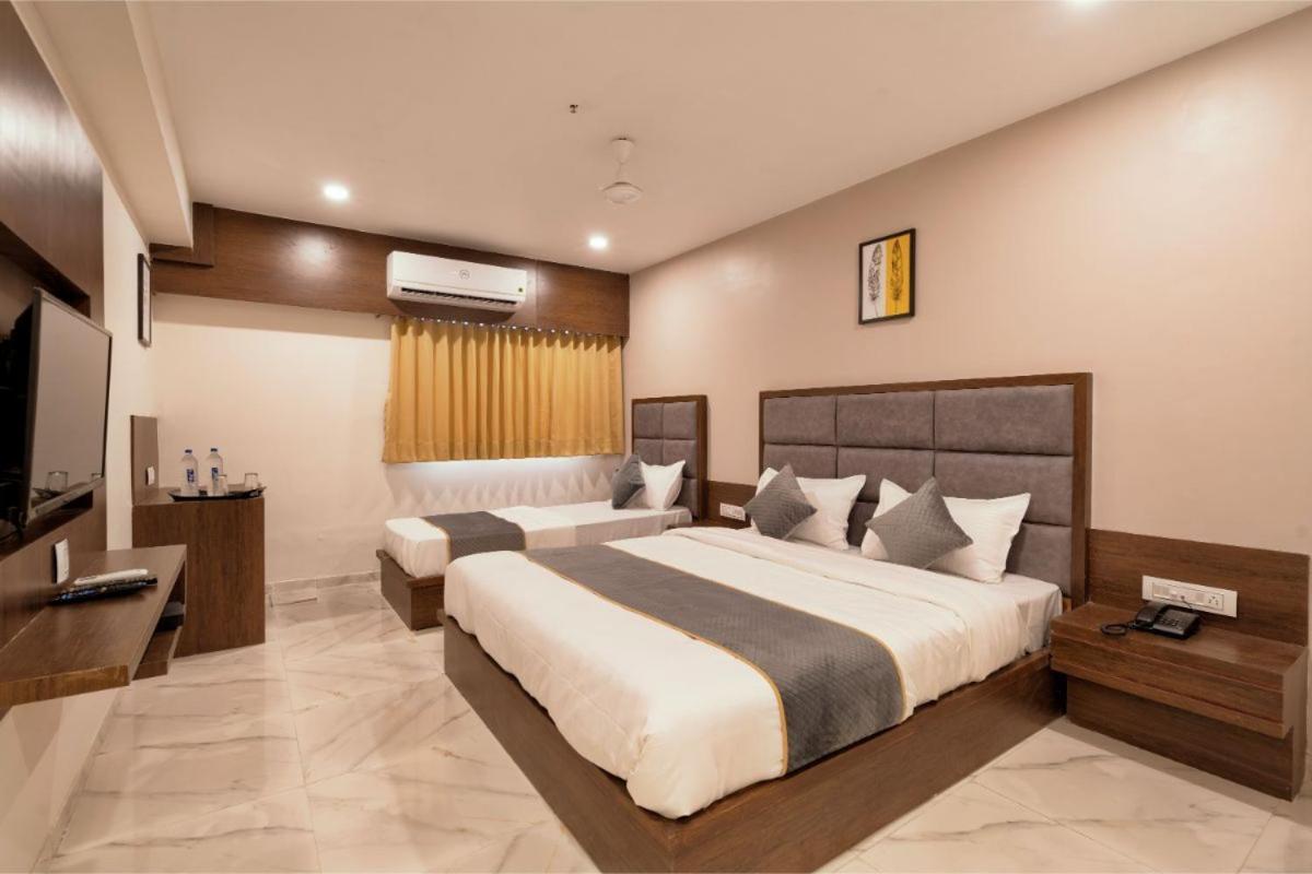 Hotel Royal 24 Ahmedabad Luaran gambar